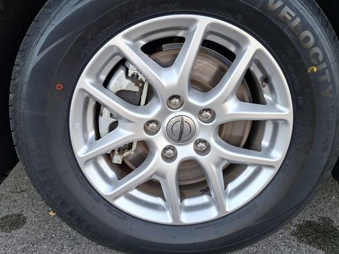 Used 2024 Chrysler Voyager LX FWD image 26