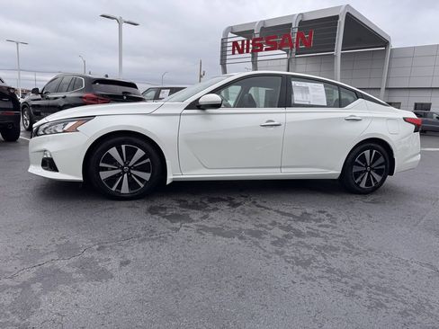 Used 2022 Nissan Altima 2.5 SL image 2