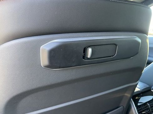 Used 2026 BMW X6 xDrive40i w/ Climate Comfort Package image 13