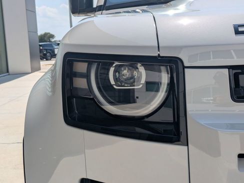 New 2026 Land Rover Defender 130 X-Dynamic SE AWD/4WD image 11