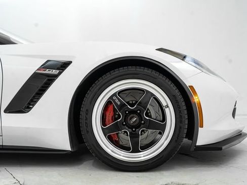 Used 2015 Chevrolet Corvette Z06 w/ 3LZ Preferred Equipment Group image 16