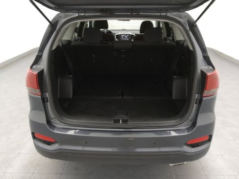 Used 2019 Kia Sorento S FWD image 29