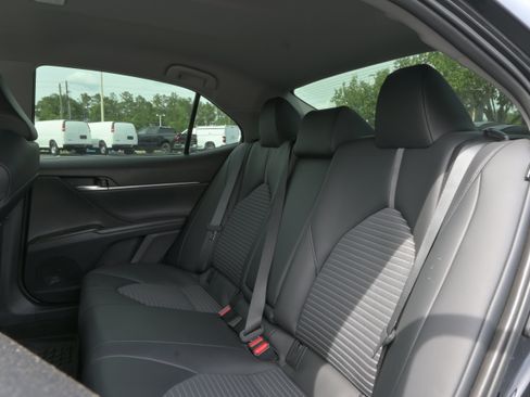 Used 2023 Toyota Camry SE FWD image 10