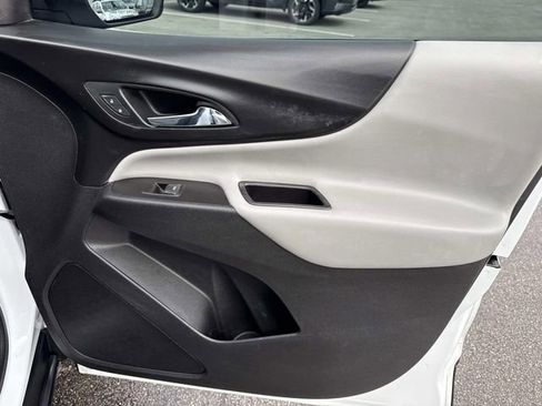 Used 2020 Chevrolet Equinox LS image 16