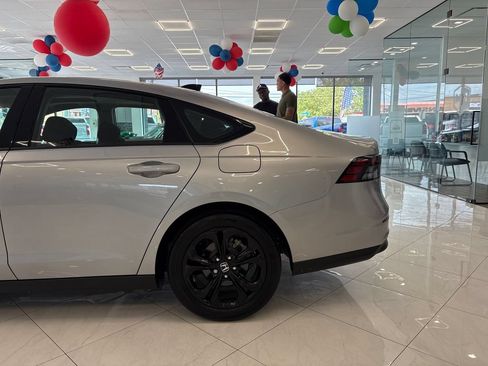 Used 2025 Honda Accord SE image 7
