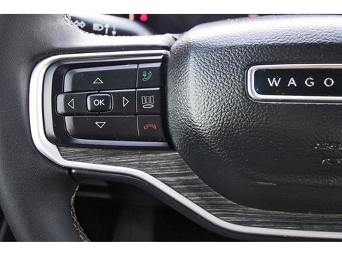 Used 2023 Jeep Wagoneer Series III w/ Preferred Equipment Group AWD/4WD image 19