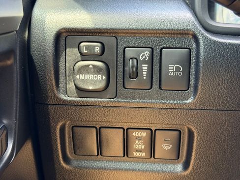 Used 2022 Toyota 4Runner SR5 RWD image 38