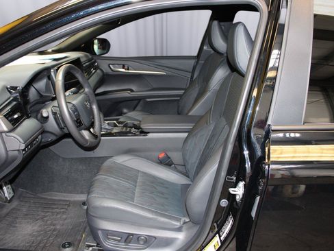 Used 2025 Toyota Camry XSE FWD image 34