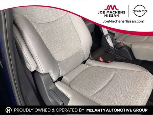 Used 2025 Toyota Sienna LE image 23