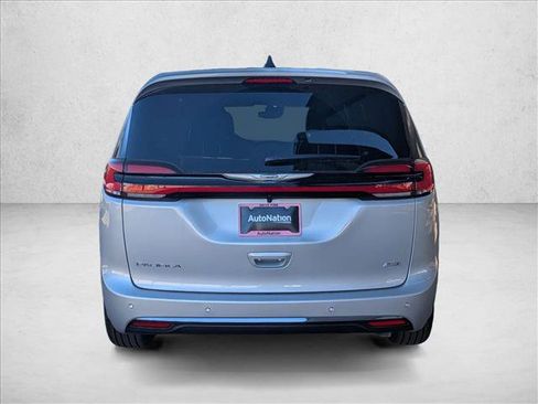 New 2026 Chrysler Pacifica Select image 7