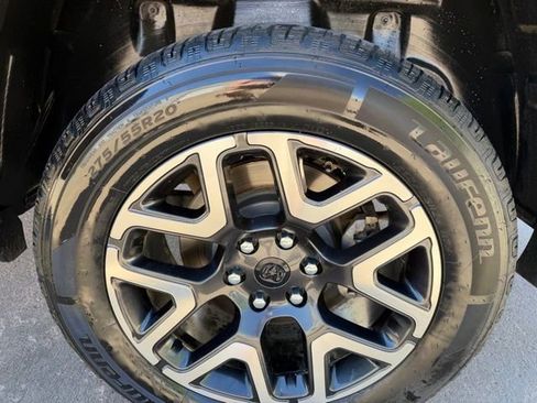 Used 2025 RAM 1500 Laramie AWD/4WD image 34