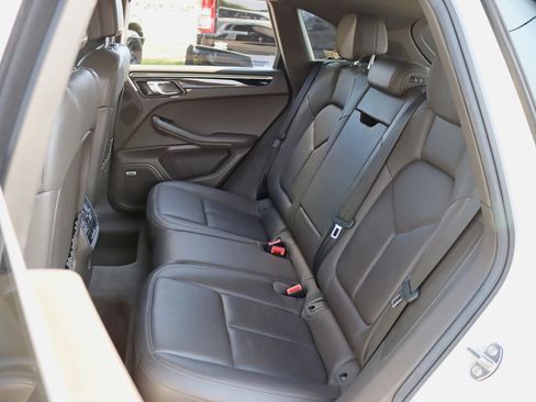 Used 2018 Porsche Macan Sport Edition AWD/4WD image 28