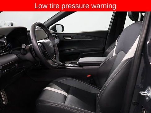 Used 2025 Toyota Camry SE image 13