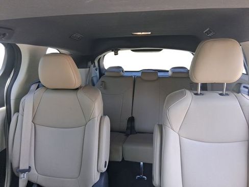 Used 2023 Toyota Sienna XLE FWD image 16