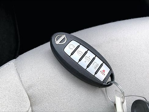 Used 2025 Nissan Altima 2.5 SV FWD image 15