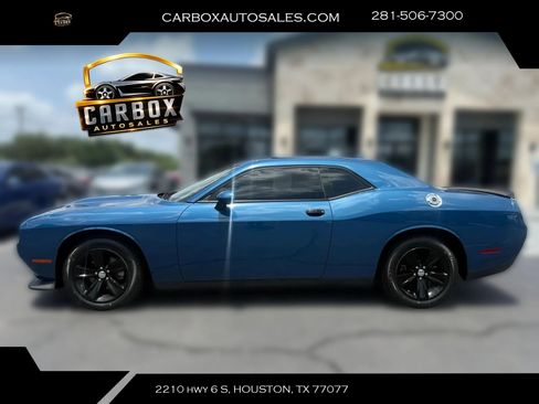 Used 2023 Dodge Challenger SXT RWD image 2