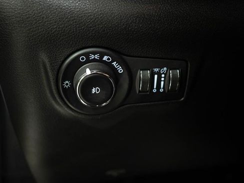 Used 2025 Jeep Compass Trailhawk AWD/4WD image 29