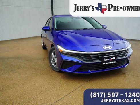 Used 2024 Hyundai Elantra SE FWD image 6