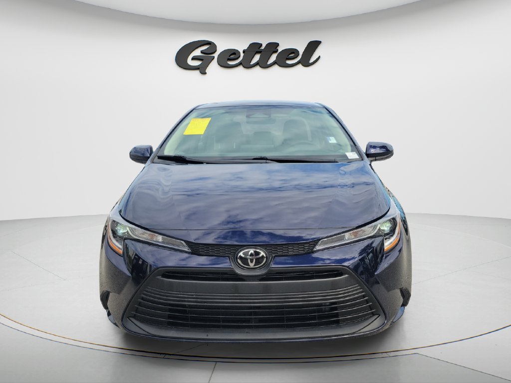 Used 2023 Toyota Corolla LE FWD image 2