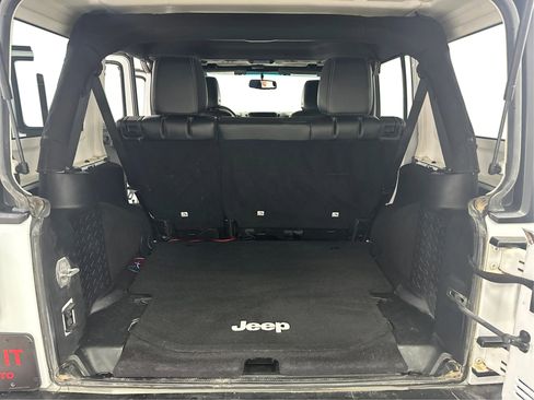 Used 2015 Jeep Wrangler Unlimited Sport image 11