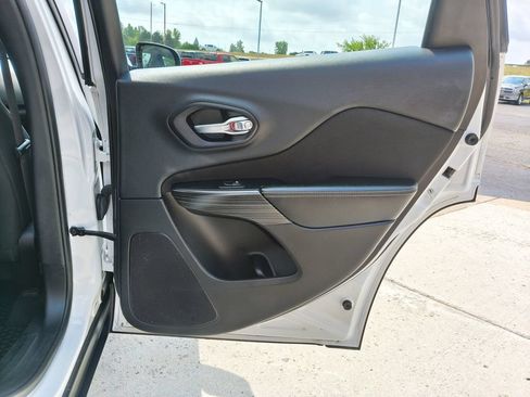 Used 2016 Jeep Cherokee Sport w/ Cold Weather Group AWD/4WD image 16