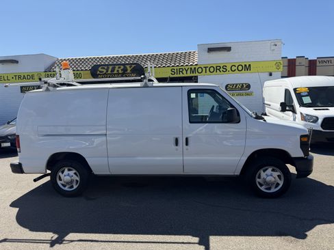 Used 2013 Ford E-150 and Econoline 150 VAN 3D image 2