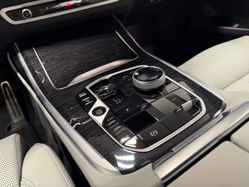 Used 2023 BMW X7 xDrive40i w/ Executive Package image 32