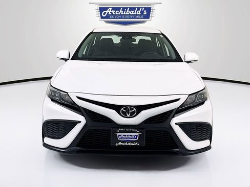 Used 2024 Toyota Camry SE FWD image 2