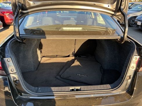 Used 2025 Nissan Versa SV image 29