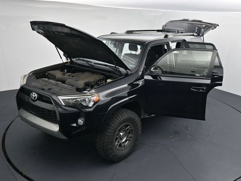 Used 2019 Toyota 4Runner TRD Off-Road AWD/4WD image 26
