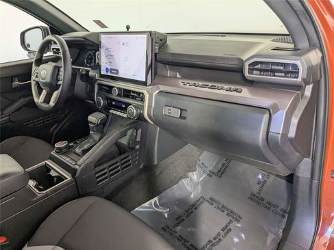 Used 2025 Toyota Tacoma TRD Off-Road AWD/4WD image 30
