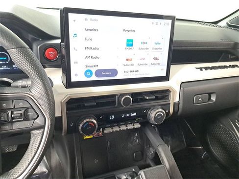 Used 2024 Toyota Tacoma TRD Off-Road image 28