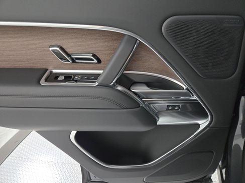 New 2025 Land Rover Range Rover SE image 20