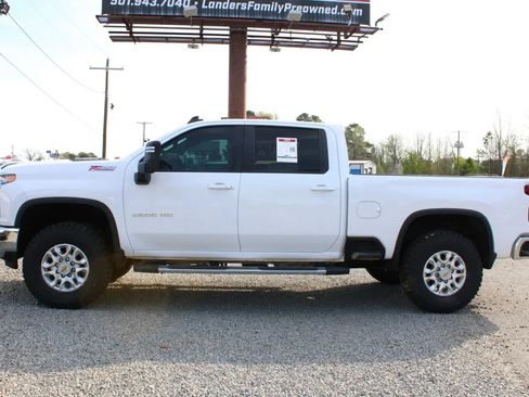 Used 2023 Chevrolet Silverado 2500 LT w/ Convenience Package image 2