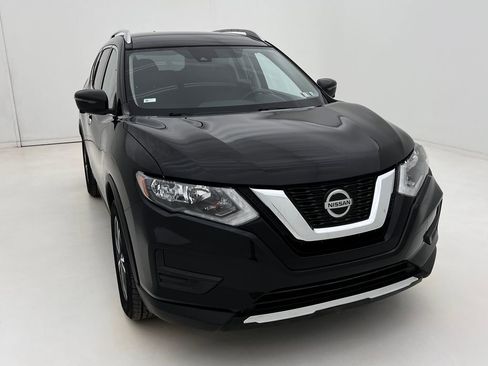Used 2019 Nissan Rogue SV w/ Premium Package image 7