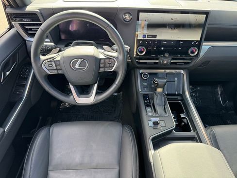 Used 2025 Lexus GX 550 w/ Accessory Package (2T) image 18