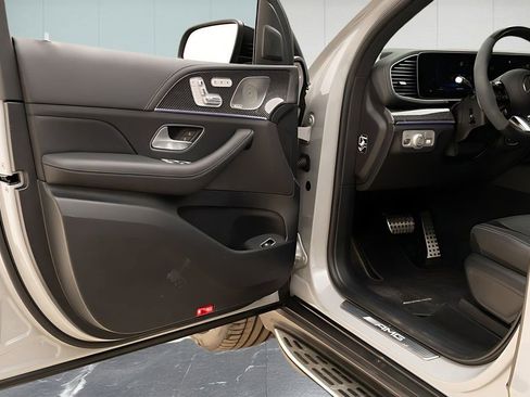 Used 2025 Mercedes-Benz GLS 63 AMG 4MATIC image 18