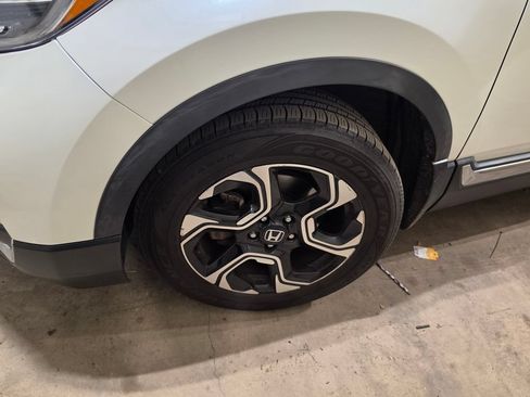 Used 2018 Honda CR-V Touring image 3