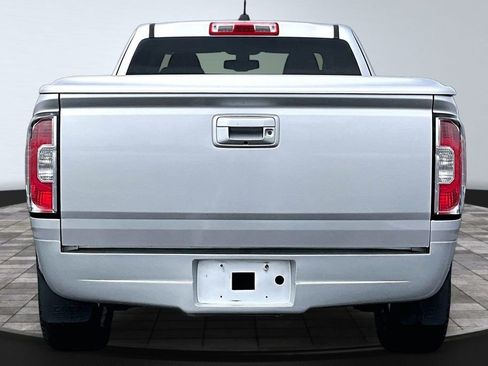 Used 2016 GMC Canyon SLE image 4