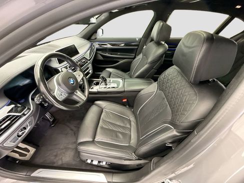 Used 2022 BMW 740i w/ M Sport Package RWD image 18