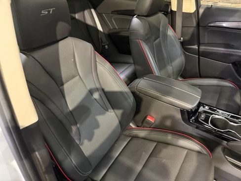 Used 2023 Buick Envision Essence w/ Sport Touring Package FWD image 3