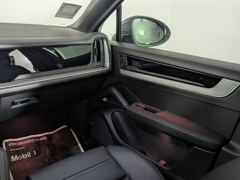 New 2026 Porsche Cayenne Coupe image 23