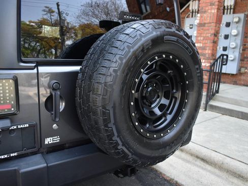Used 2018 Jeep Wrangler Unlimited Sport S image 28