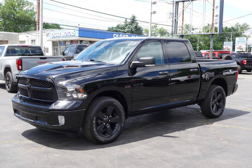 Used 2022 RAM 1500 Classic SLT w/ Electronics Convenience Group AWD/4WD image 2