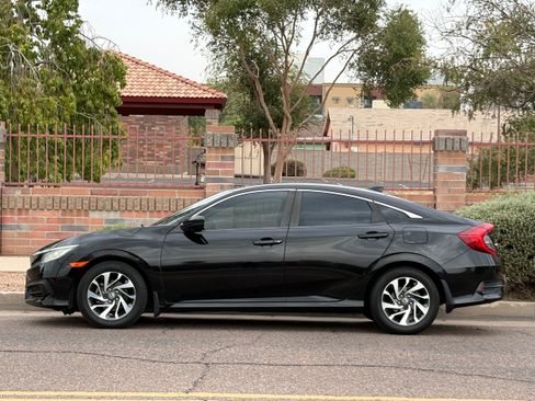 Used 2017 Honda Civic EX image 3