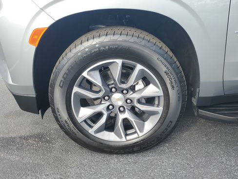 Used 2024 Chevrolet Tahoe LT w/ LT Signature Package image 5