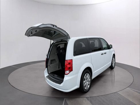 Used 2019 Dodge Grand Caravan SE w/ UConnect Hands-Free Group image 8
