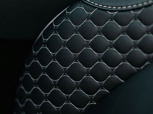 Used 2015 Aston Martin Vanquish Coupe image 36