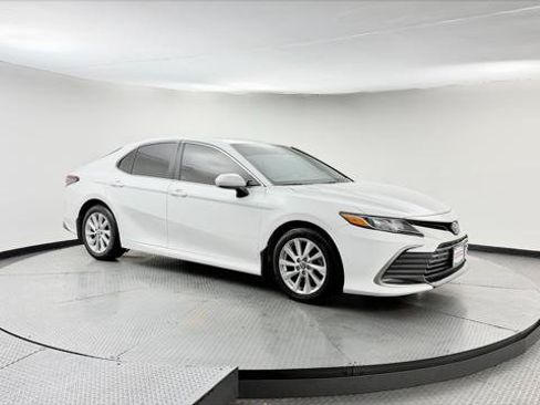 Used 2023 Toyota Camry LE FWD image 11