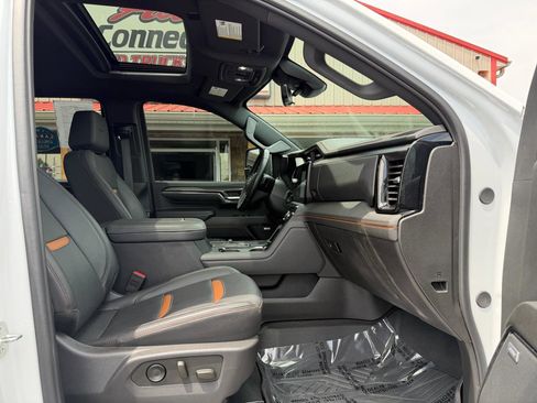 Used 2024 GMC Sierra 2500 AT4 w/ AT4 Premium Plus Package AWD/4WD image 24